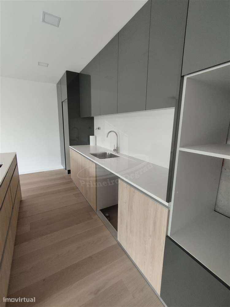 Moradia de 2 pisos com vistas fabulosas-8