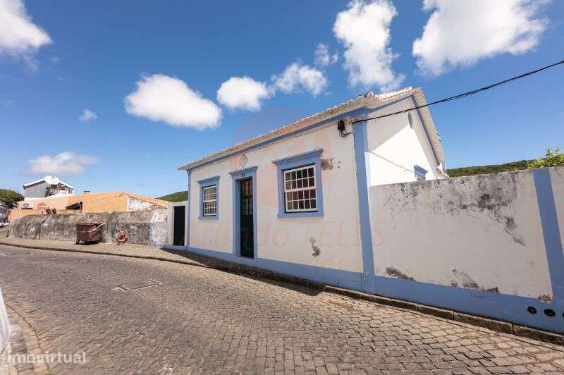 Moradia T3 com Quintal e Vista Panorâmica – A escassos passos da Baía-29