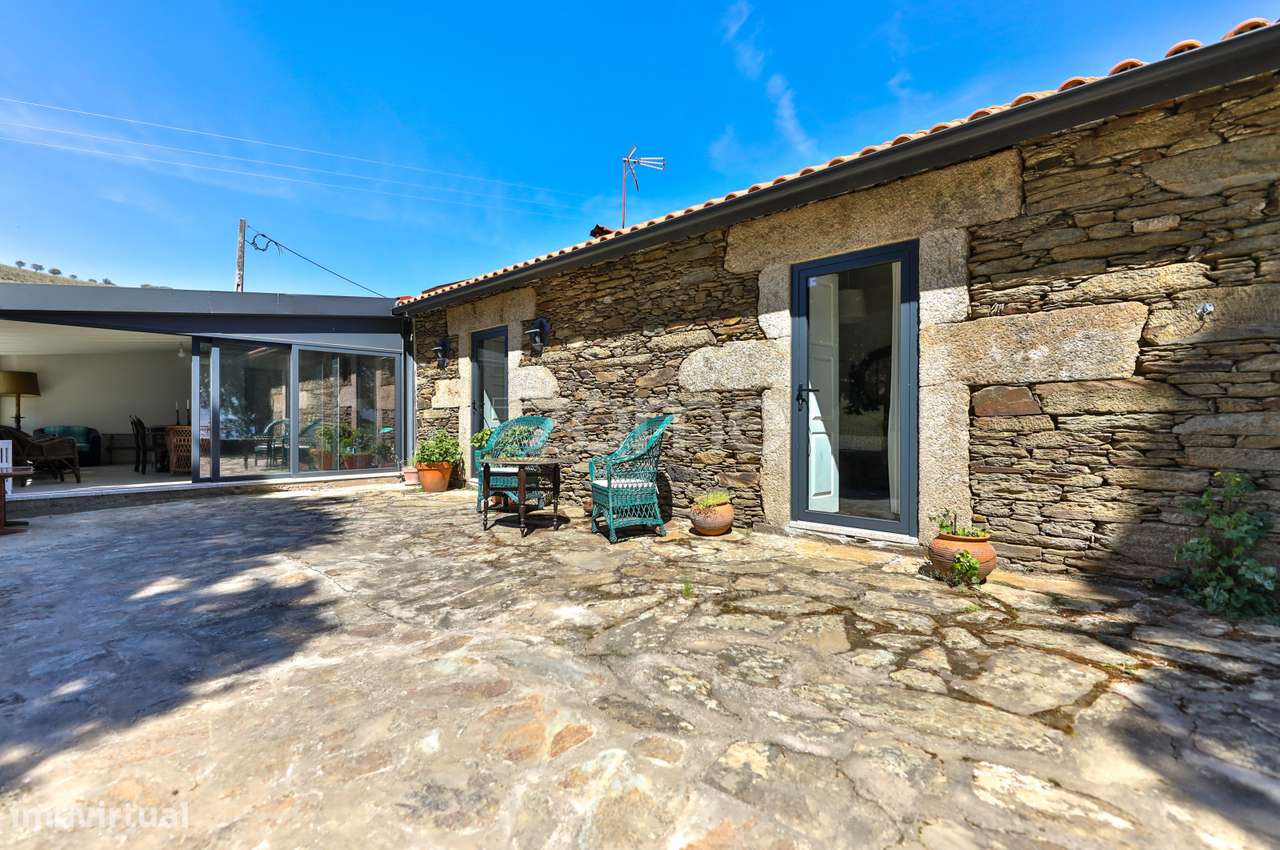 Quinta com 14 Hectares em Pleno Douro Vinhateiro - Grande imagem: 3/60