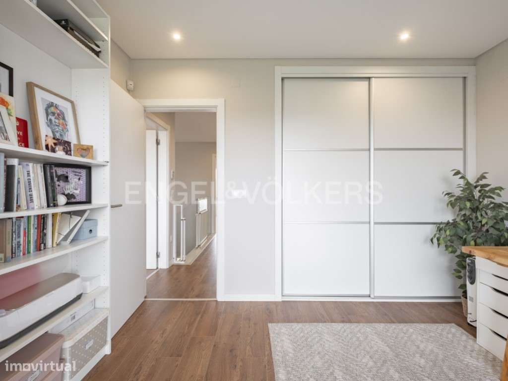 Moradia T4 moderna de luxo em Fernão Ferro-19