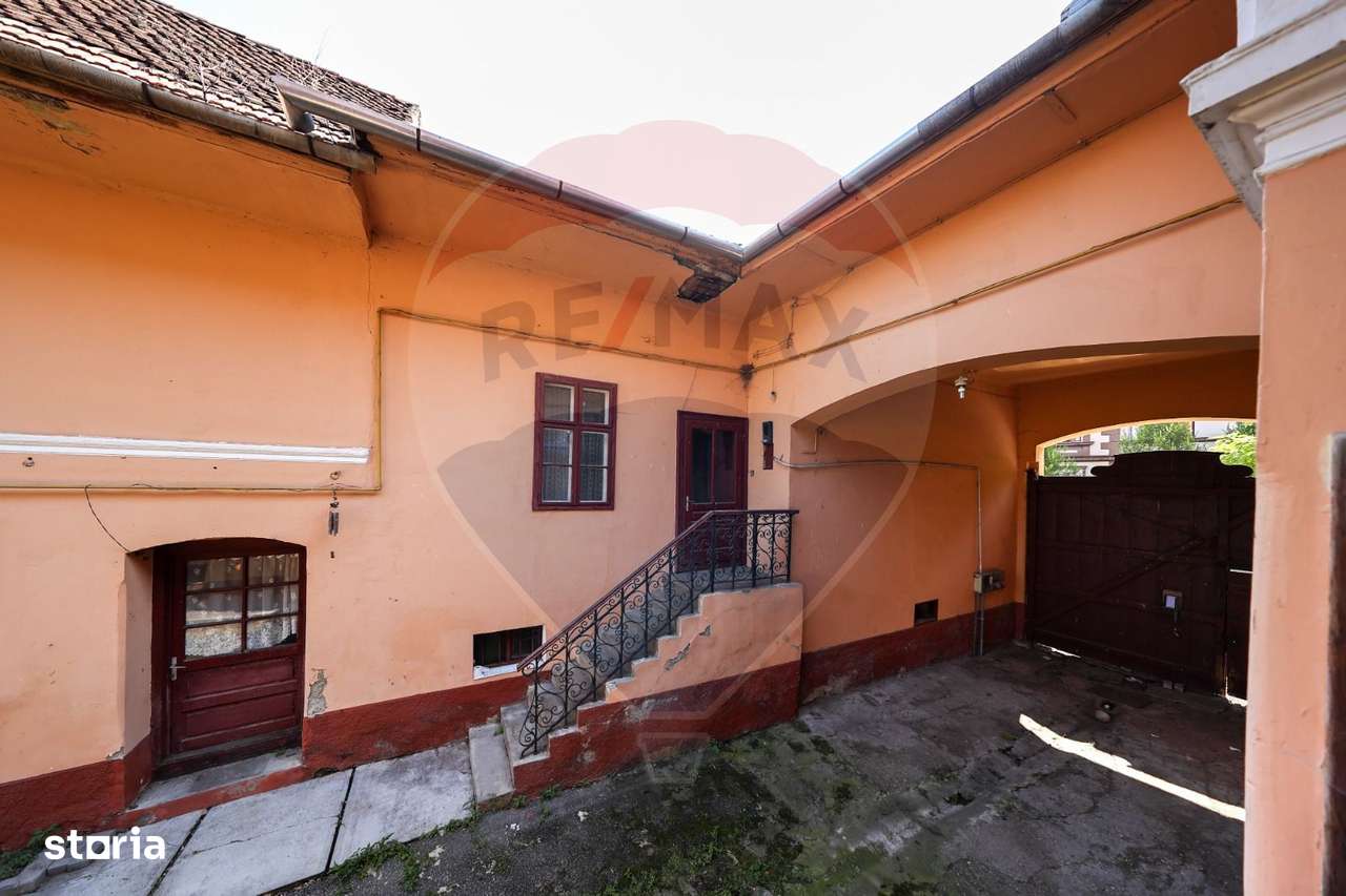 Casă / Vilă cu 10 camere de vânzare în zona Ultracentrală Râșnov-8