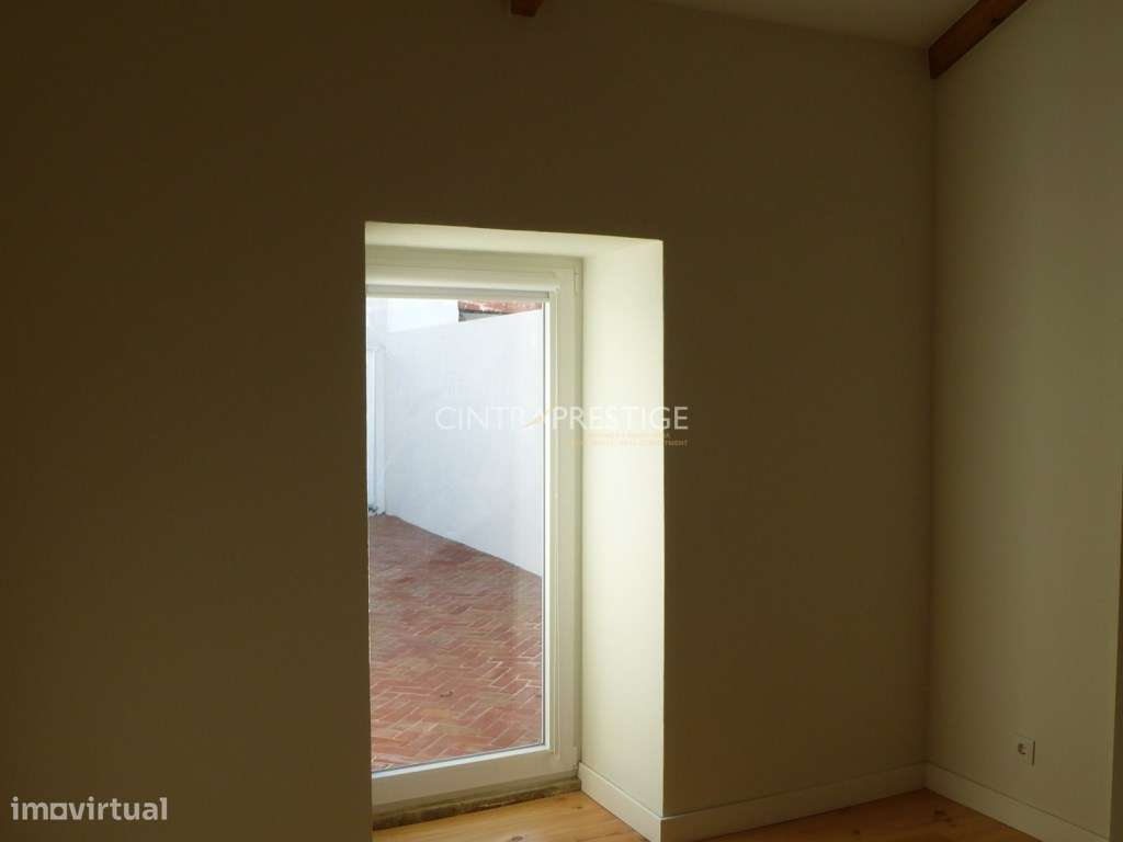 Moradia T2 totalmente recuperada em Almoçageme-17