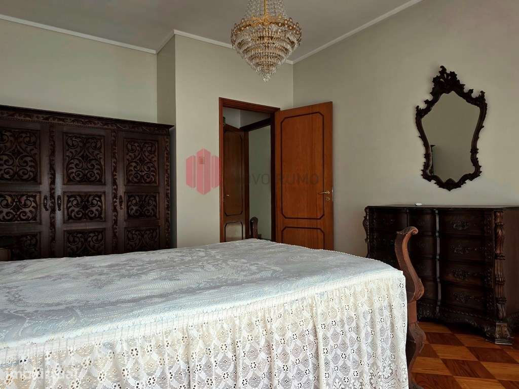 Moradia T6 de 4 frentes em Nogueira da Maia Excelente estado, áreas...-30