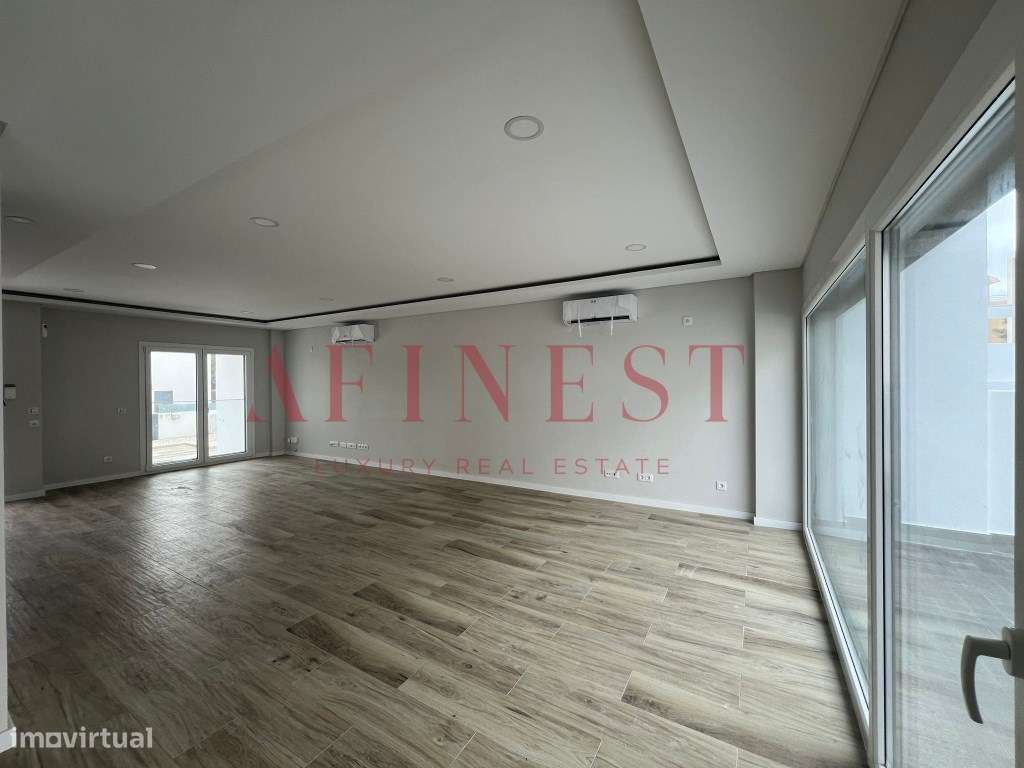 MORADIA T4, COM ACABAMENTOS DE LUXO E PISCINA EM ALCOCHETE - Grande imagem: 4/31