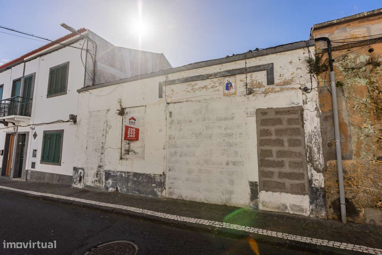 Ruína na Rua do Laureano-1