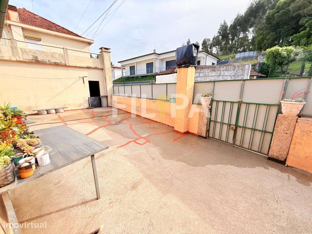 Moradia com 4 frentes no centro de Recarei - espaço, luz e excelent...-6