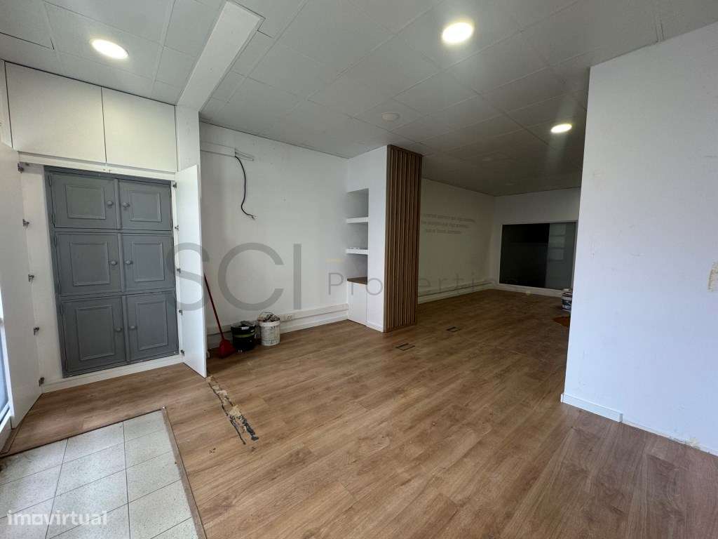 Loja Santa Marta de Corroios 2 Pisos com 130 m2 - Grande imagem: 5/26