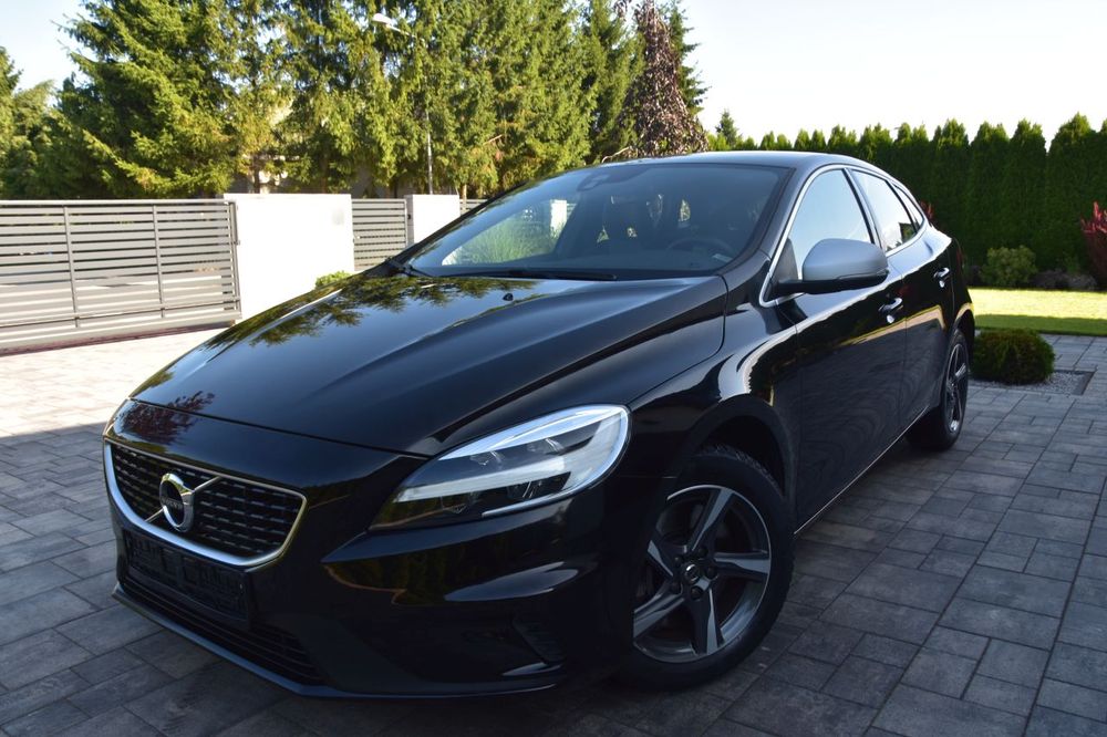 Volvo V40 II (2012-) D3 Drive-E R-Design Momentum 2018
