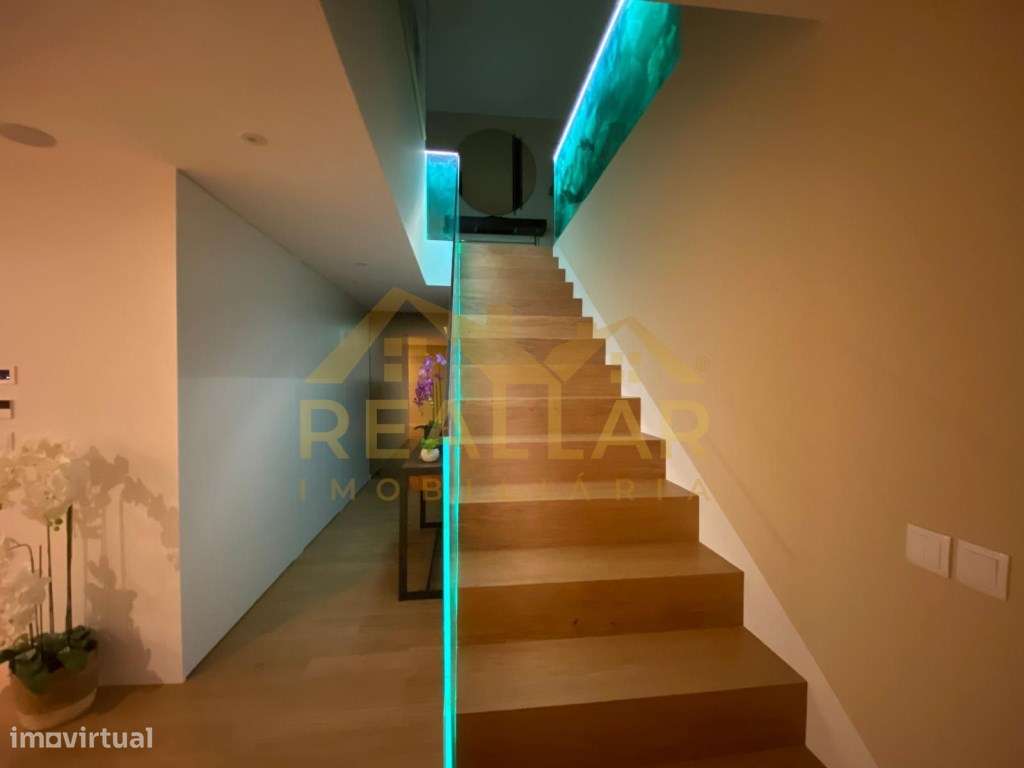 Exclusiva Moradia T4 Semi-Nova com Vista Rio - Condomínio Privado Q...-15