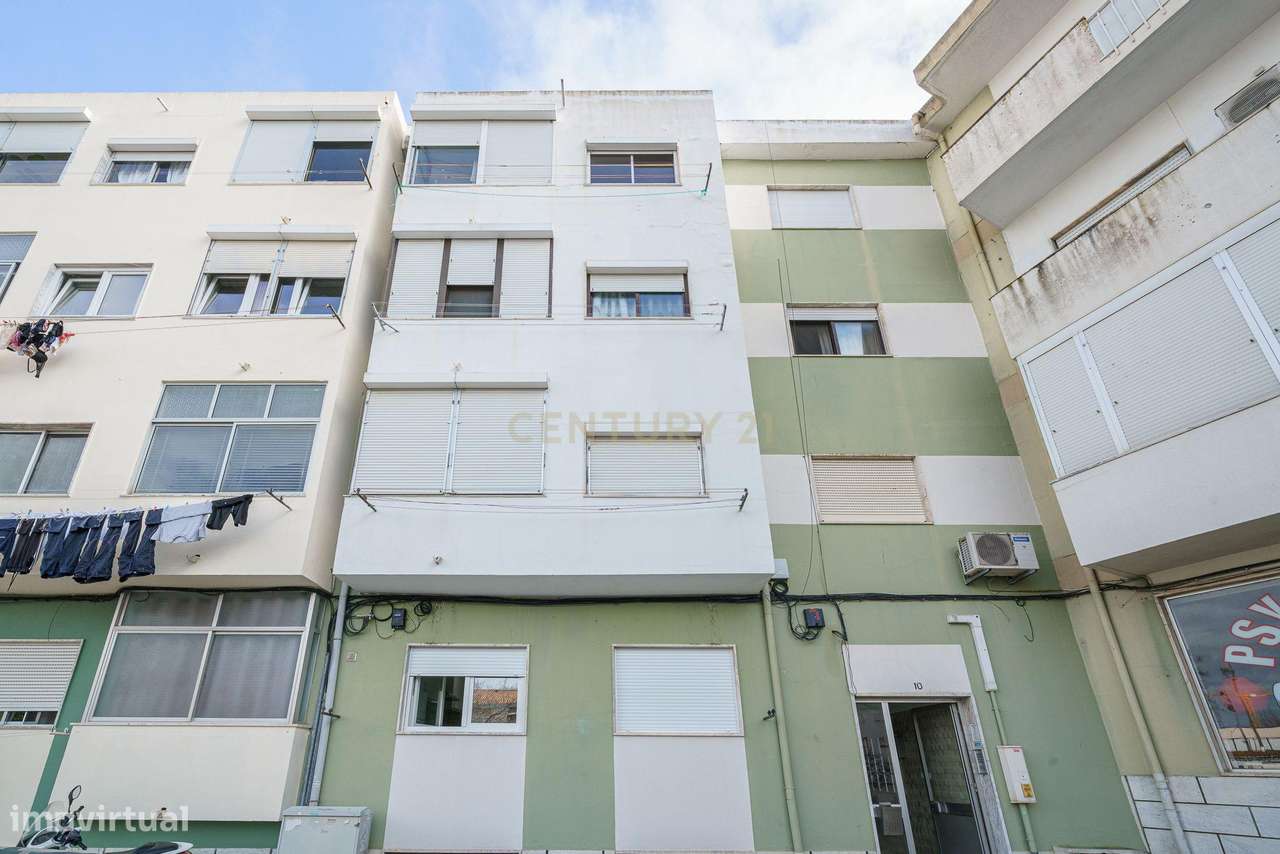 Excelente Oportunidade! T2 com Logradouro | 61m² | Rés-do-Chão | Total-19