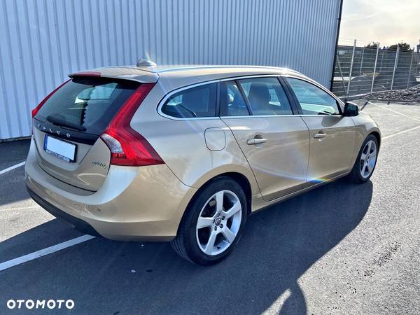 Volvo V60 D2 Summum - 7