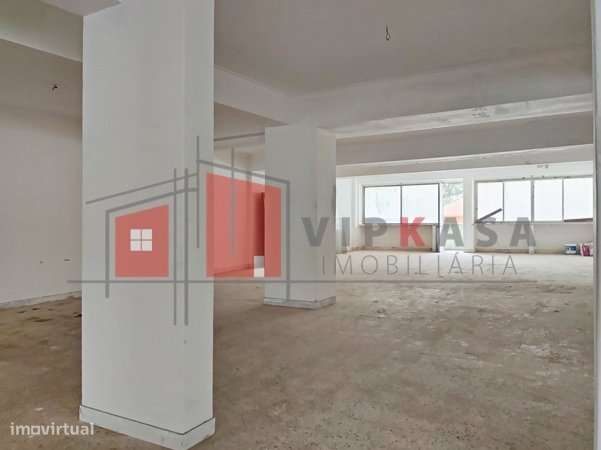 Loja, portão amplo, bons acessos - Grande imagem: 5/16