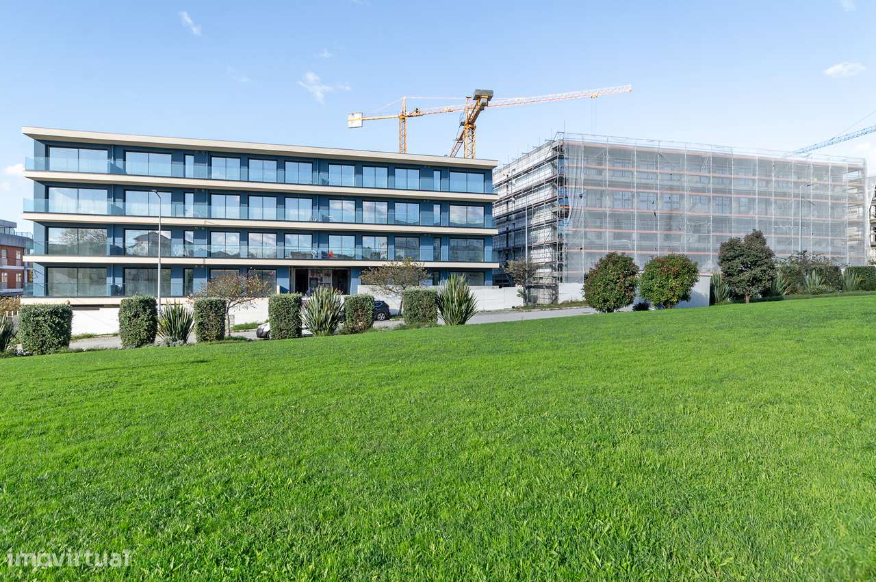 Apartamento T3 novo com lugar duplo de garagem na Madalena.-2