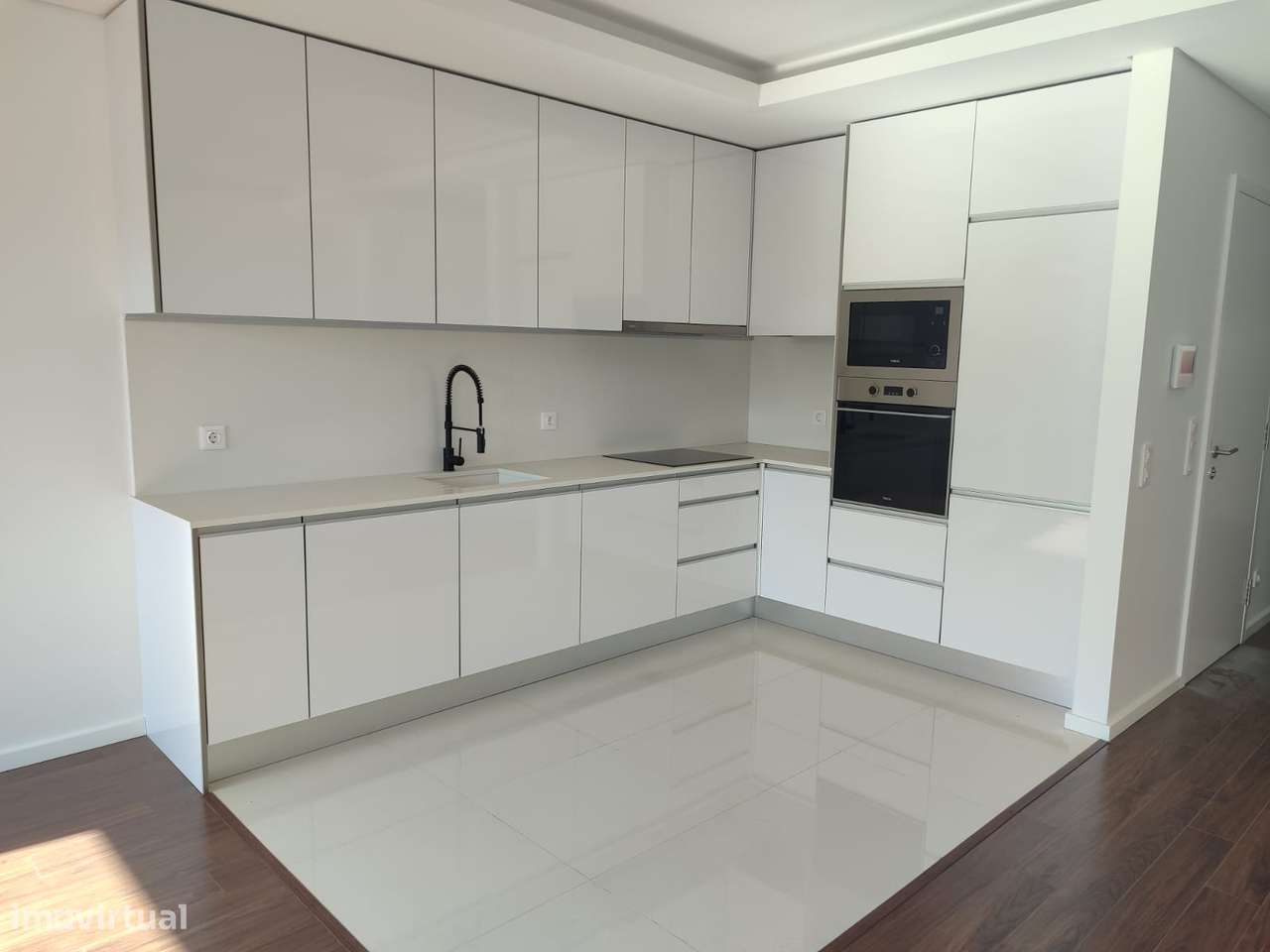 Excelente T3 c/ 2 suítes - Ramalde-1