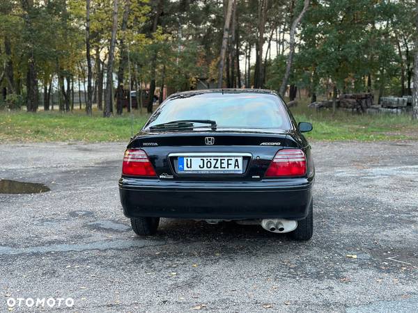 Honda Accord 1.8i LS - 9