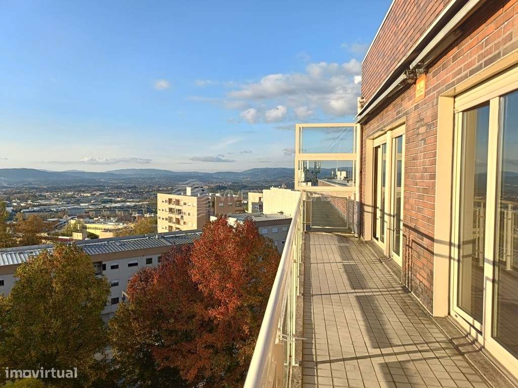 T3 no Coração de Braga - Último Andar com Vista e Grande Garagem - Grande imagem: 1/49