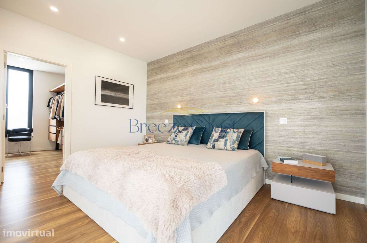 Moradia T4 de Arquitetura Distinta e Elegância Intemporal-26