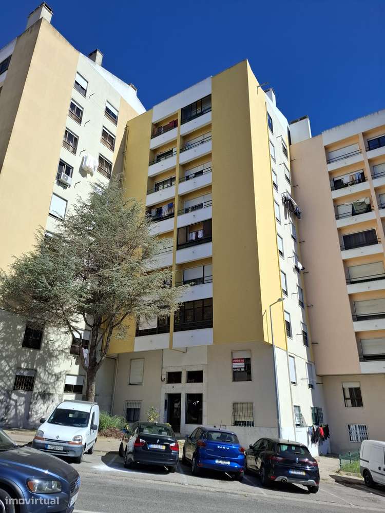 Apartamento T2 com elevador em Sintra-17