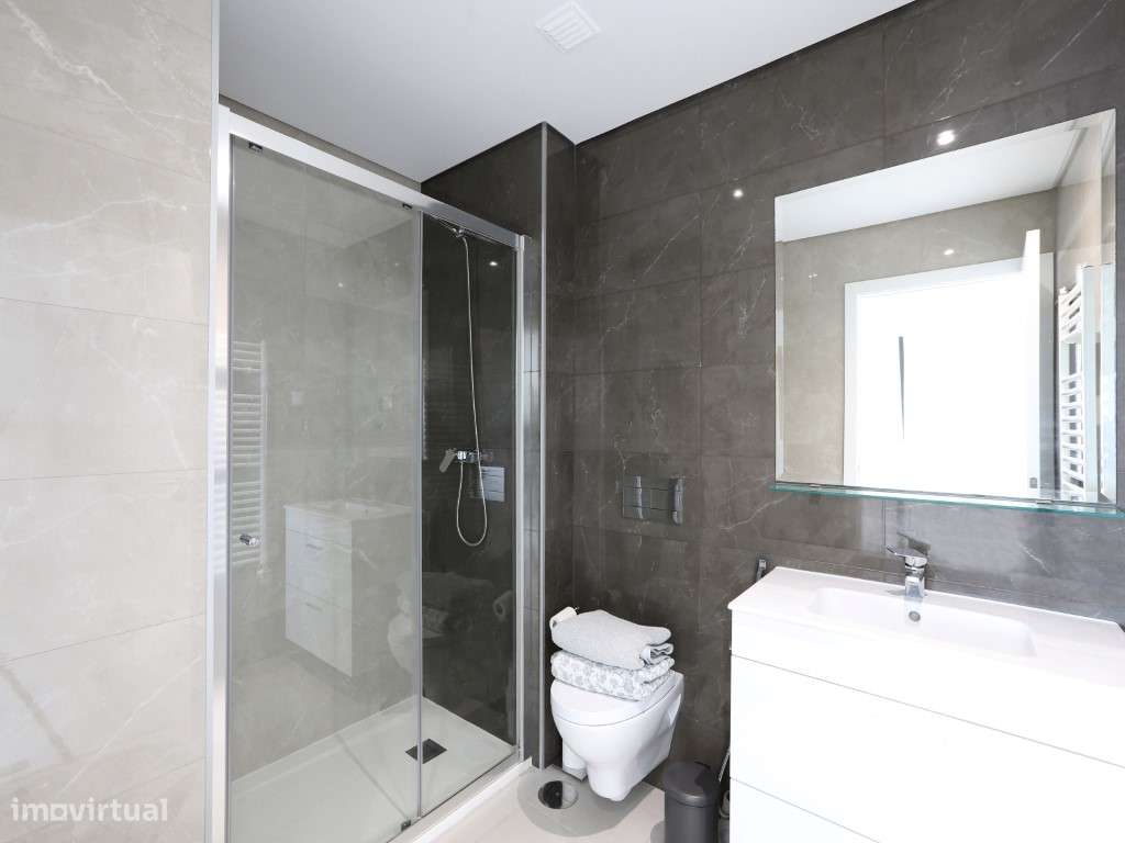 Penthouse T2 com vista panorâmica de mar e terraço privado em condo...-14