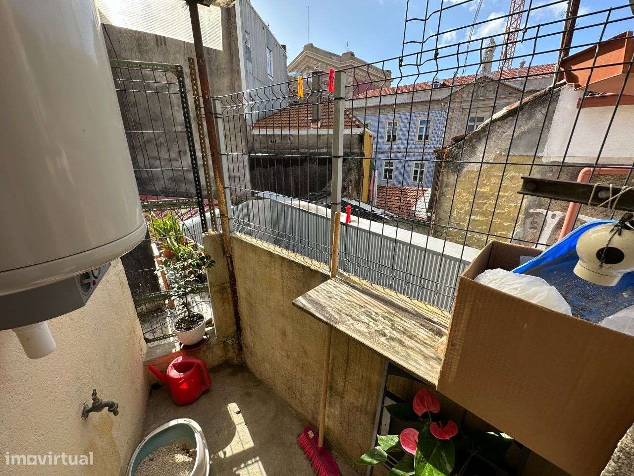 Prédio de 3 pisos para remodelação no centro histórico do Porto-15