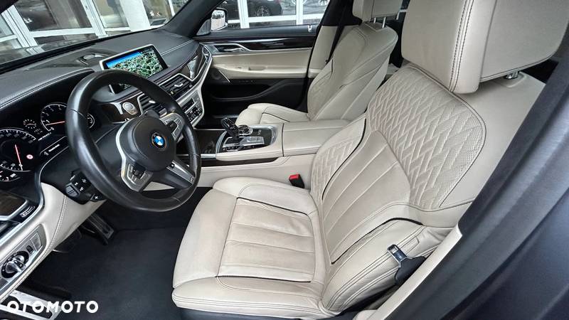 BMW Seria 7 M760Li xDrive - 19