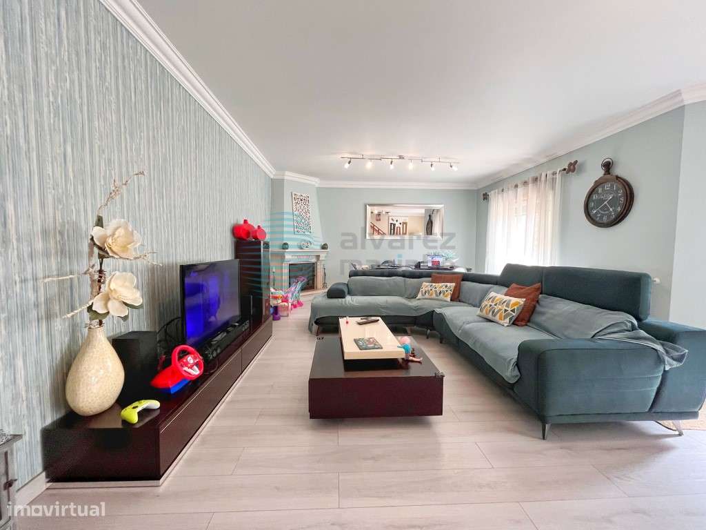 Moradia V3 situada no centro do Bombarral-1