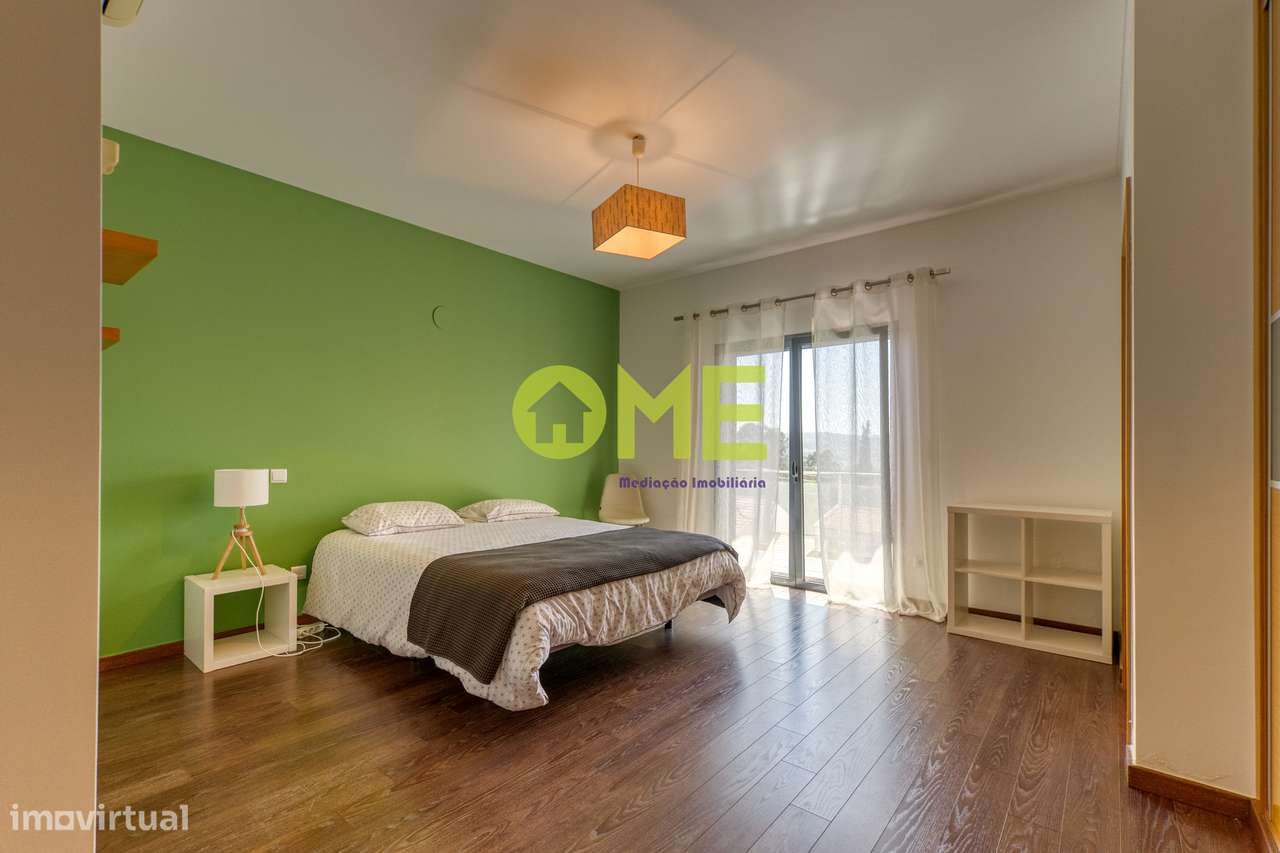 Moradia T4 com piscina e jardim em Ourém-11