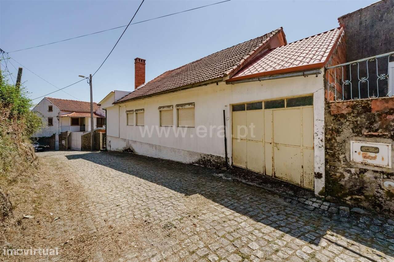 Moradia Geminada T3 / Fundão, Aço-17