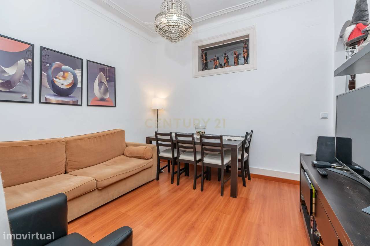 **Apartamento T5 com Potencial Único na Graça** - Grande imagem: 4/25
