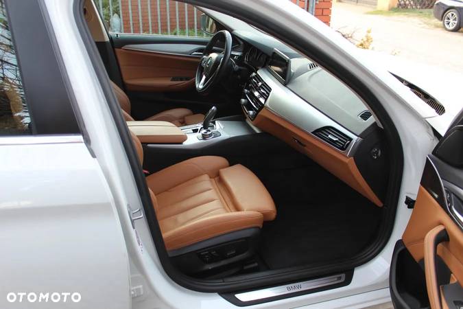 BMW Seria 5 520d Touring - 10