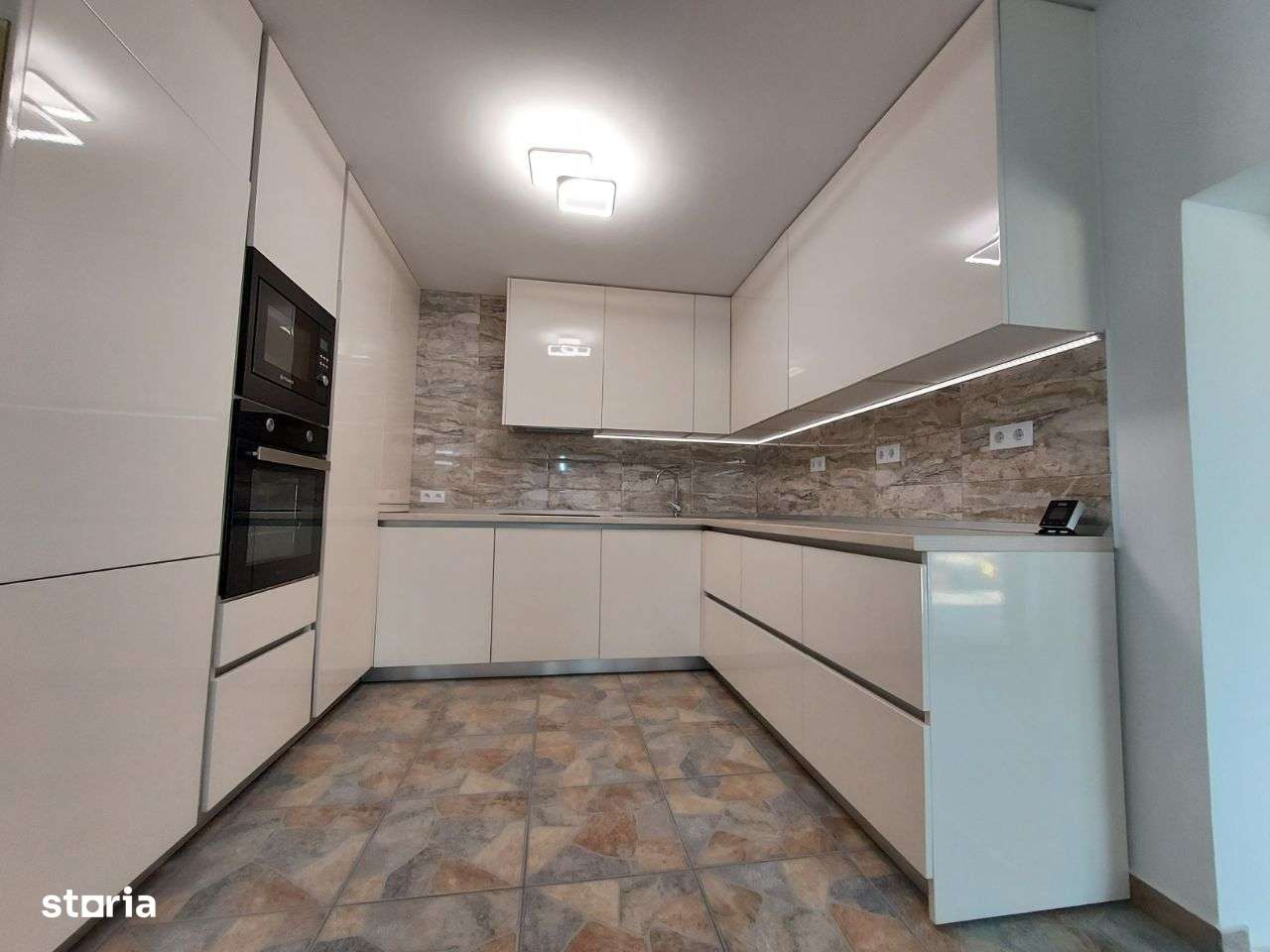 Vila deosebită în loc Simeria, zona ultracentrală - Imagine principală: 5/20