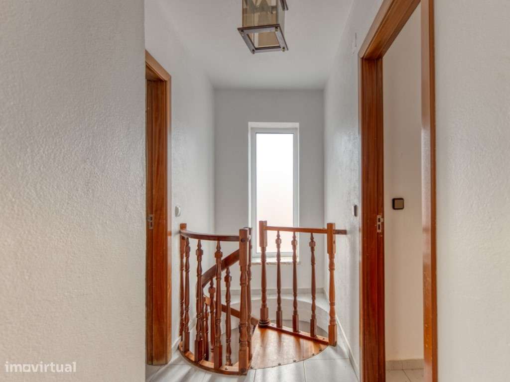 Moradia T4 com Quintal e Terraço, a Apenas 4 Minutos do Centro da V...-17