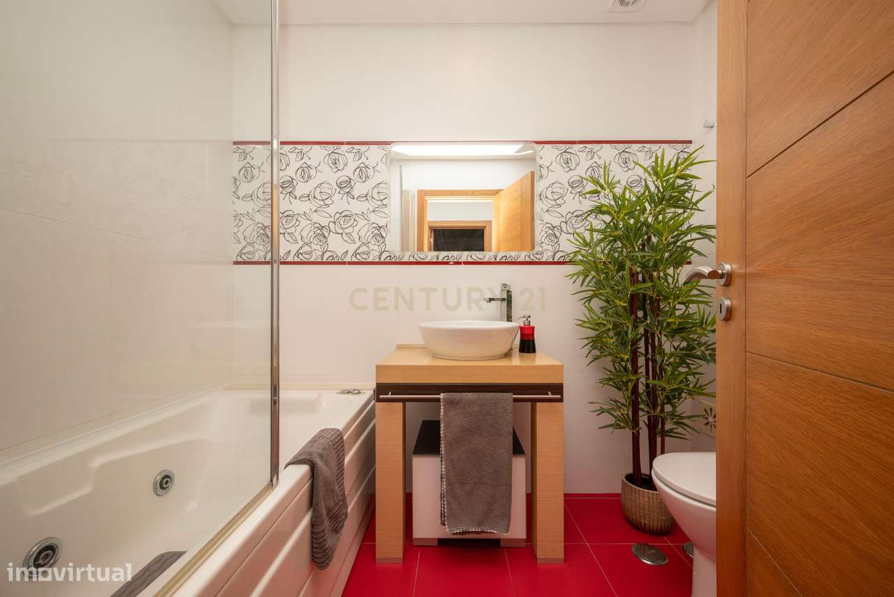 APARTAMENTO T4 DE SONHO NA AMORA | SEIXAL-26