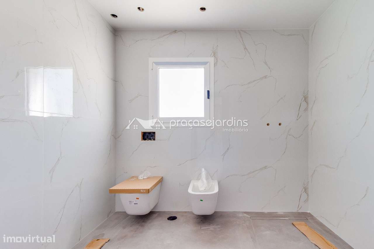 Moradia T3 com jardim, varanda e garagem-10