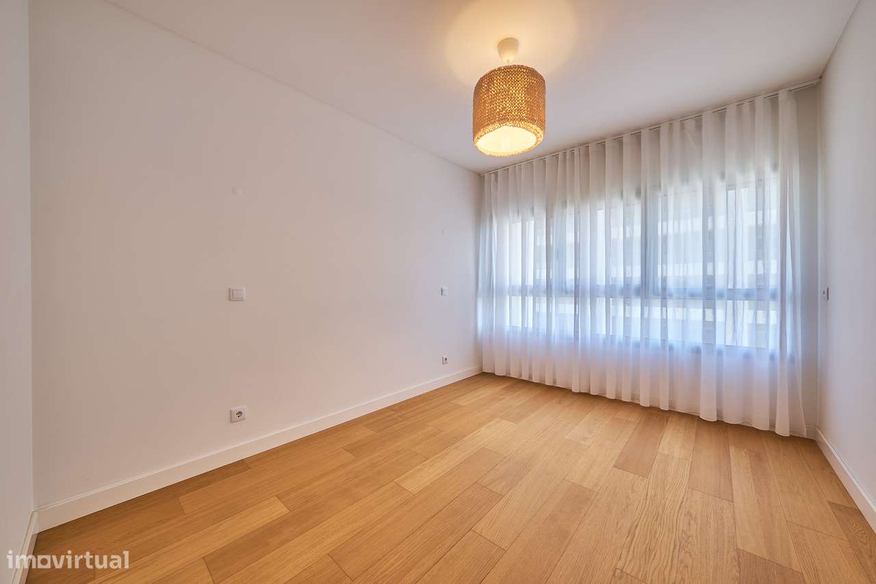 T4 Deslumbrante c/ Vista Tejo | One River Seixal-14