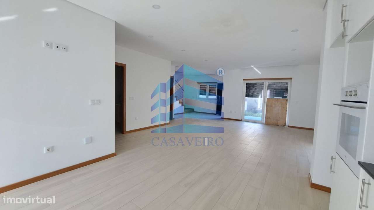 Moradia T3 Geminada  com garagem-4