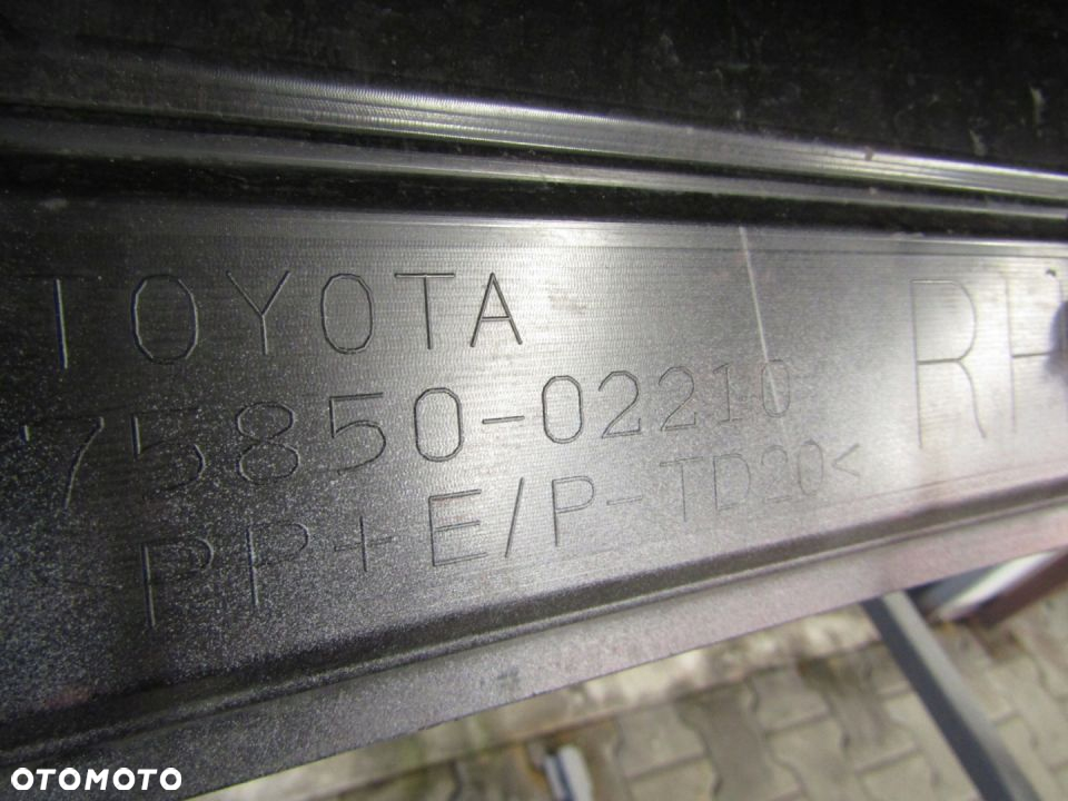 Listwa progowa prawa Toyota Corolla XII 18 HB E210 - 7