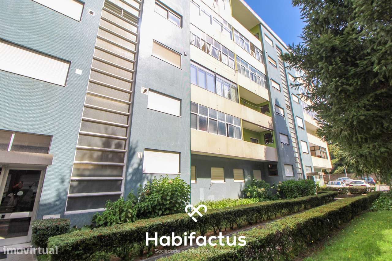 Apartamento T4 com duas entradas independentes no centro de Viseu - Grande imagem: 1/18