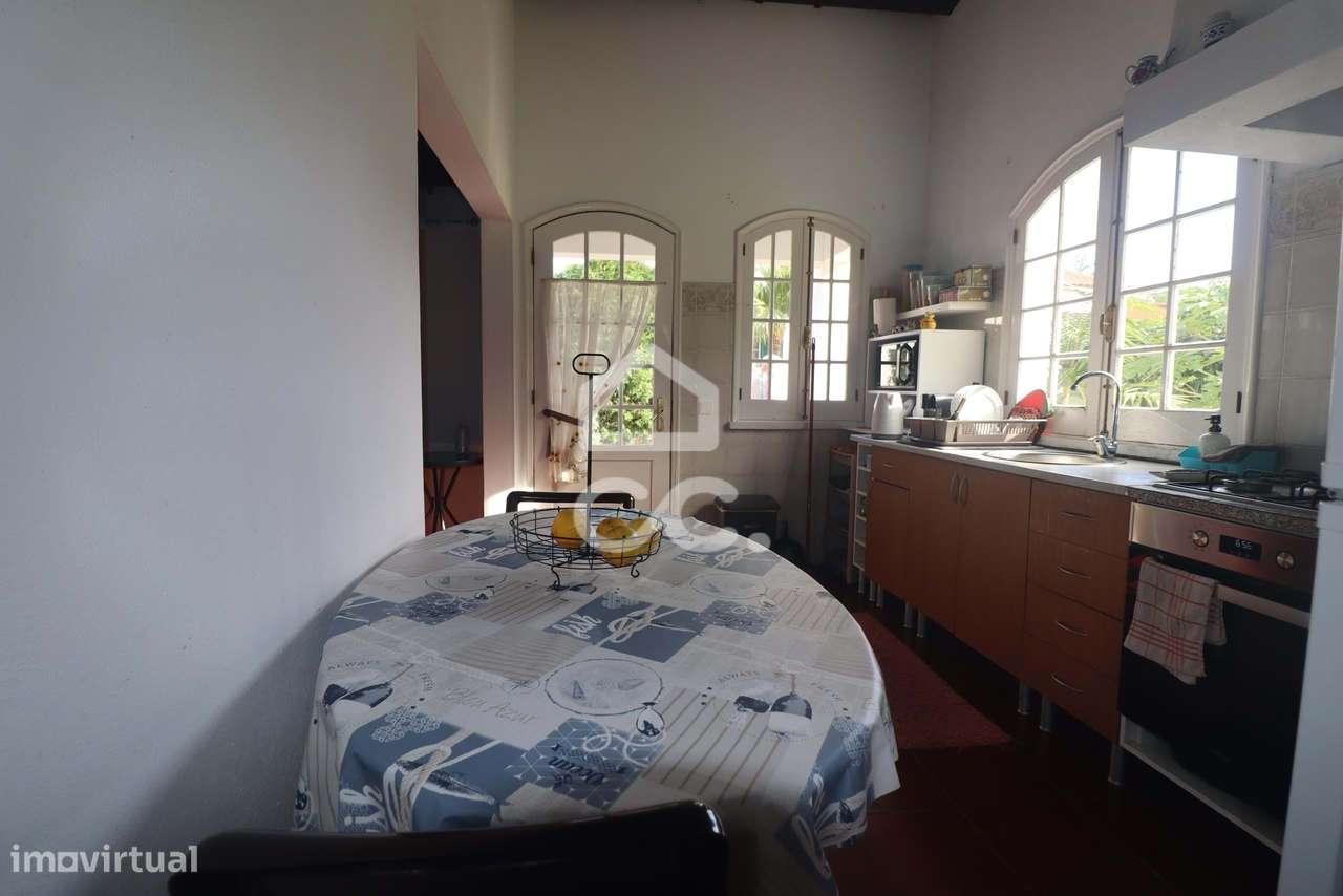 Moradia com 4 Quartos e Anexo T1  - São Vicente Ferreira - Ponta Delga-30