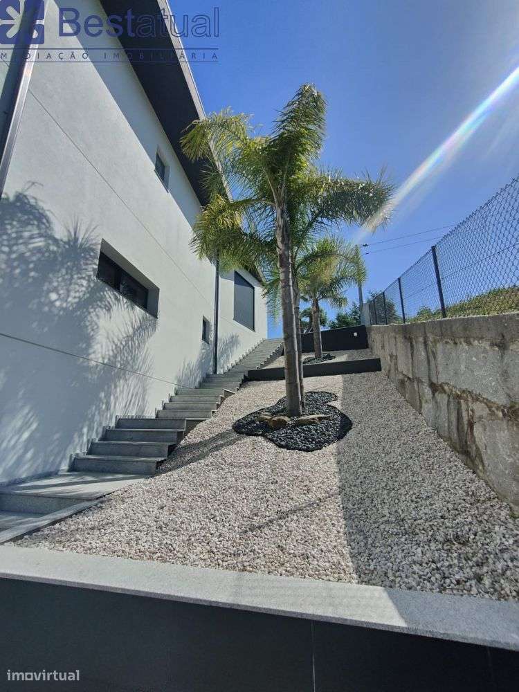 Moradia T 3 -4 frentes- de Luxo c/Piscina - Sande São Lourenço-53