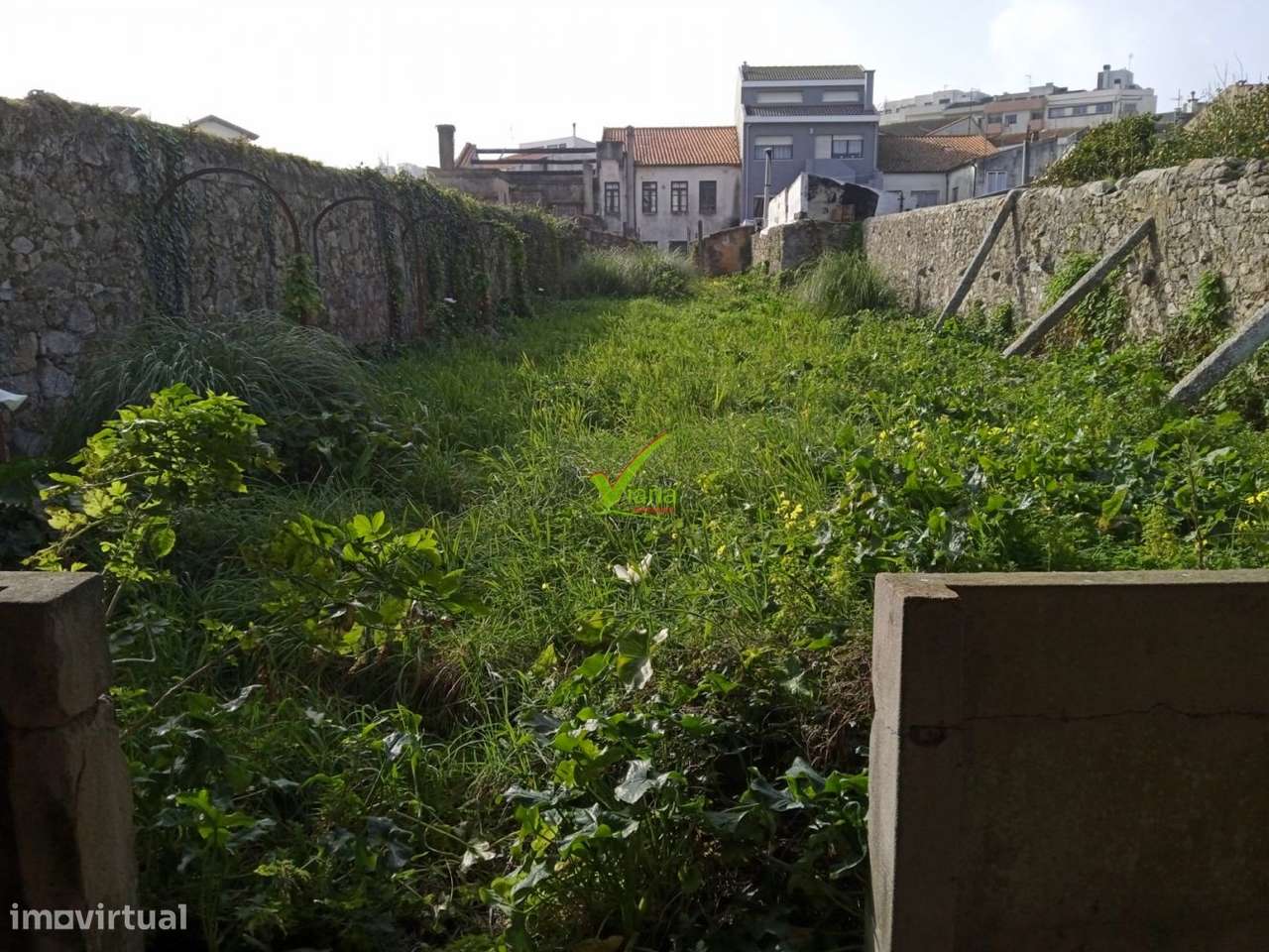 Moradia para restauro no centro da cidade Póvoa de Varzim-8