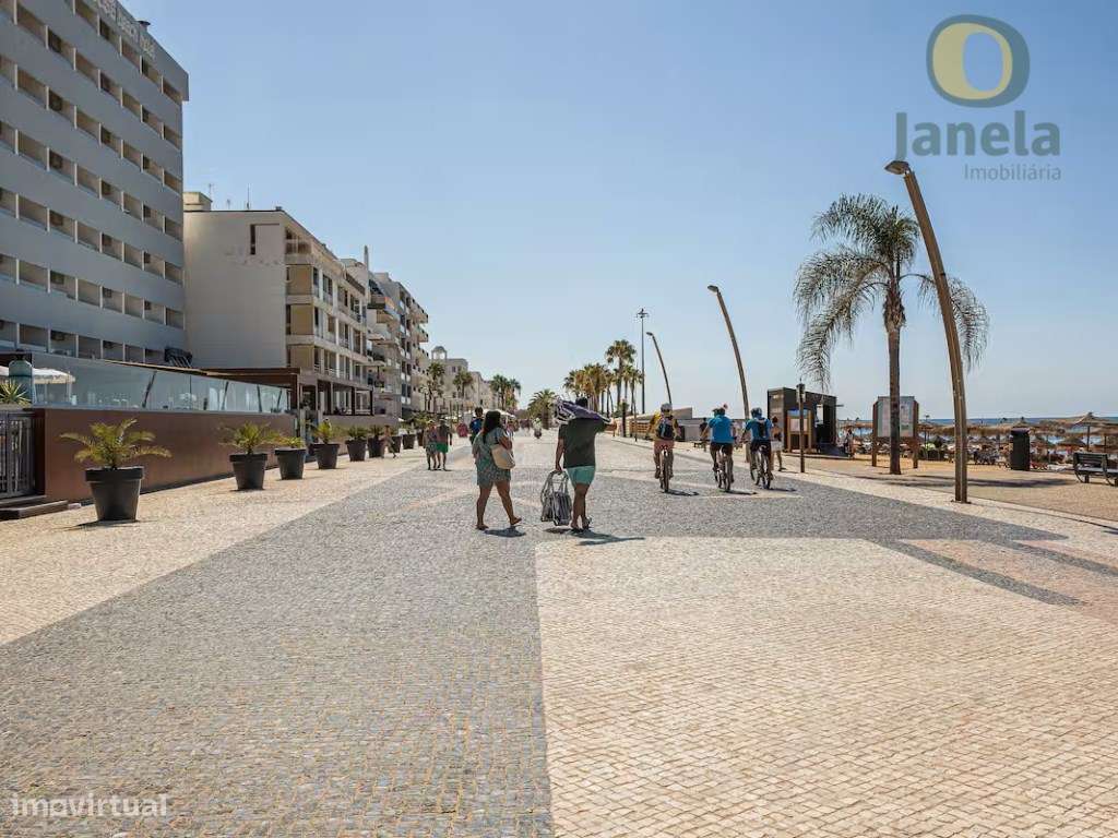 T2 renovado em Quarteira junto ao calçadão-16