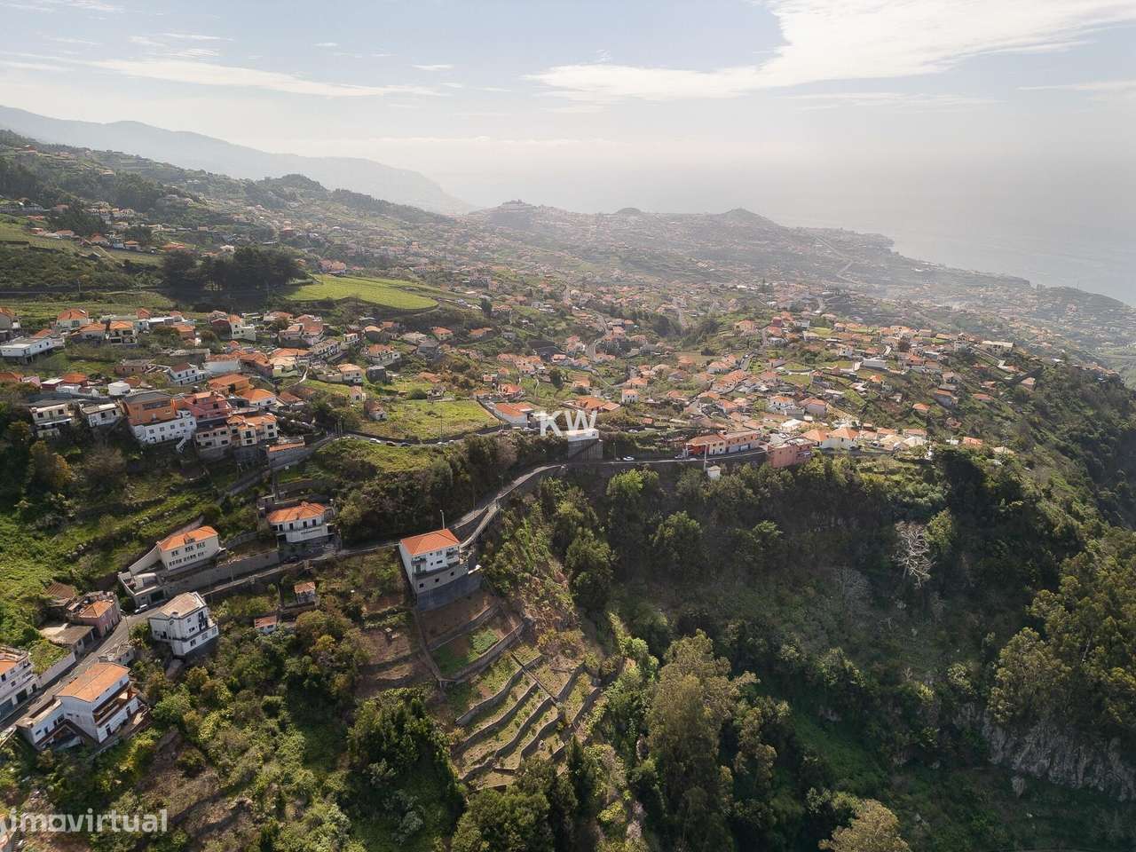 Prédio Isolado em Câmara de lobos - Grande imagem: 5/32