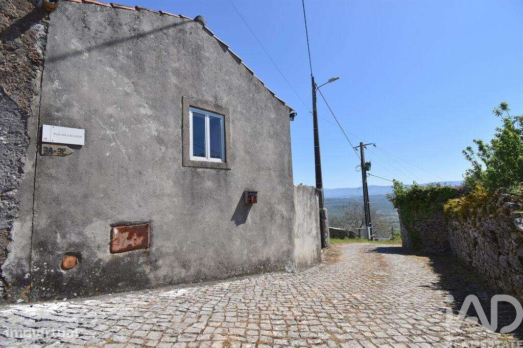 Casa tradicional T3 em São Miguel, Santa Eufémia e Rabaçal de 272,00 m - Grande imagem: 2/25