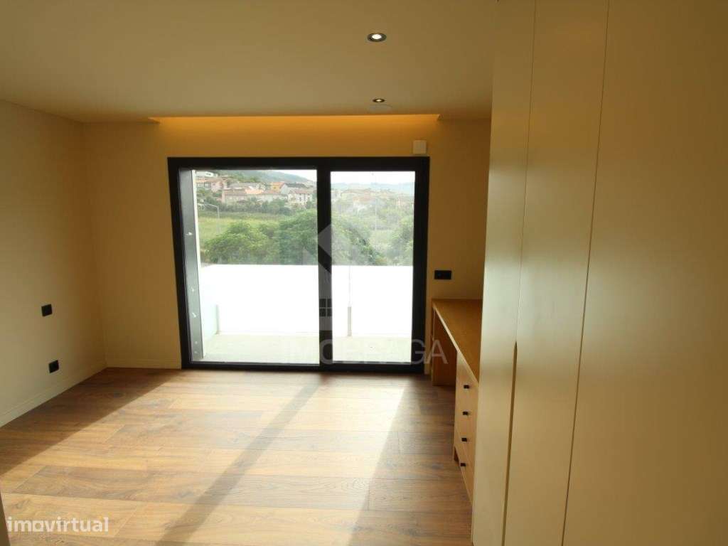 Moradia de Gaveto T3 Nova com 3 Suites | Pronta a Habitar | S. Pedr...-20