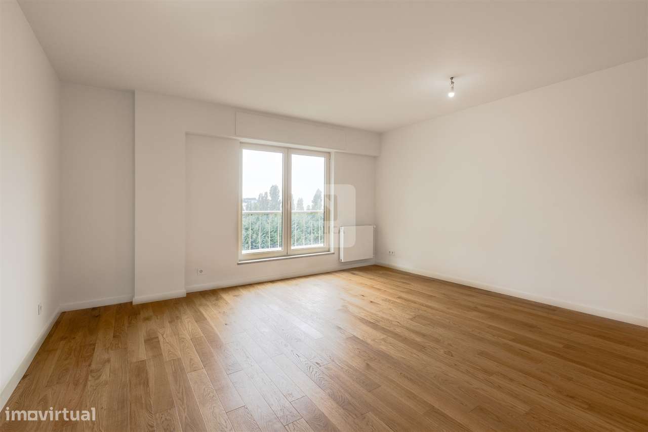 Apartamento T3 Remodelado em Condomínio Fechado no Campo Alegre - Grande imagem: 4/36