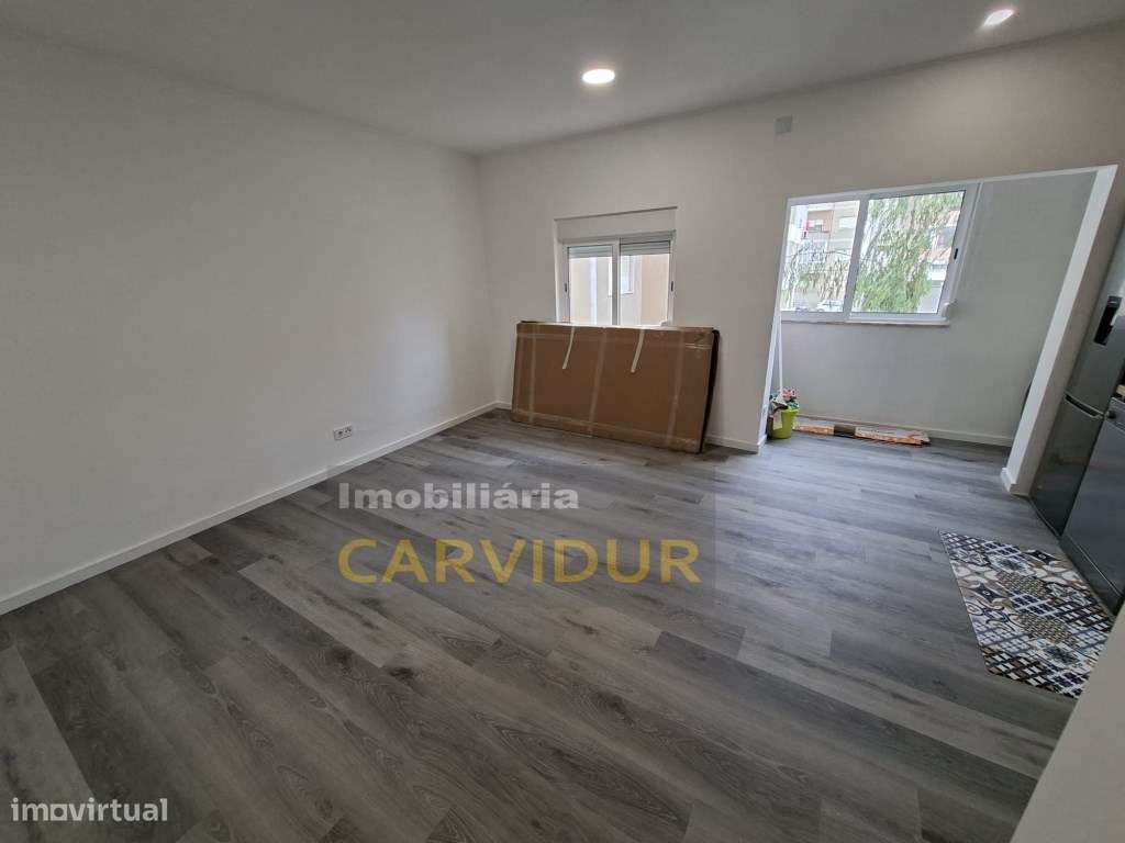 Baixa da Banheira T2 totalmente remodelado-5