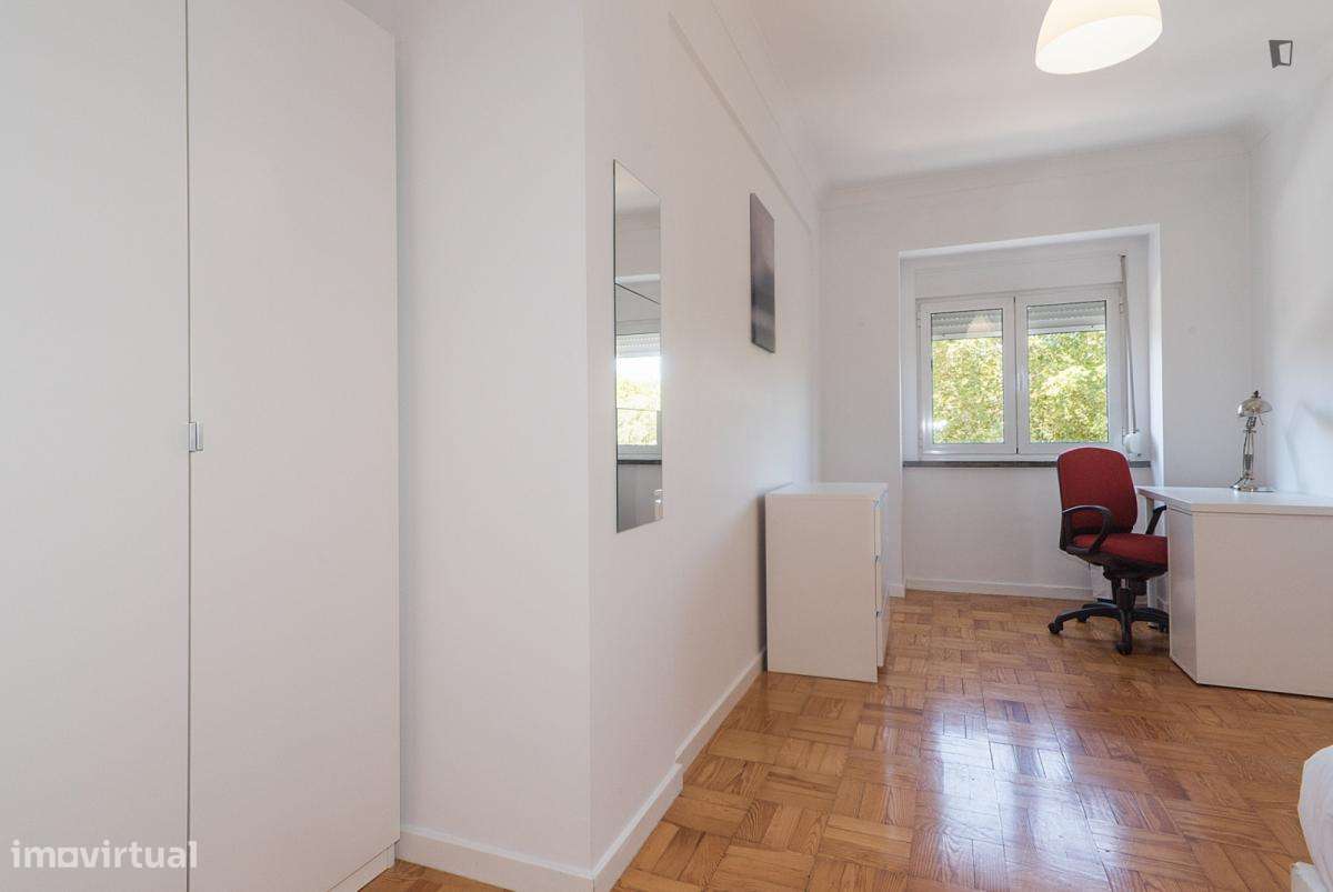 Quarto - localizado em Sete Rios Lisbon - Grande imagem: 5/6