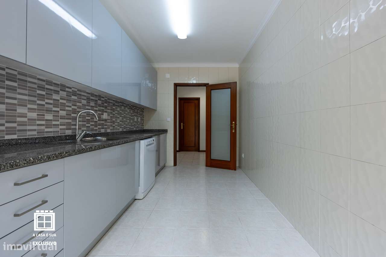 Apartamento T2+1 renovado c/excelente terraço em Oliveira do Douro-32