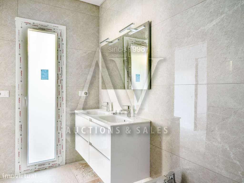 Moradia de luxo, V4, térrea, isolada e com piscina-11